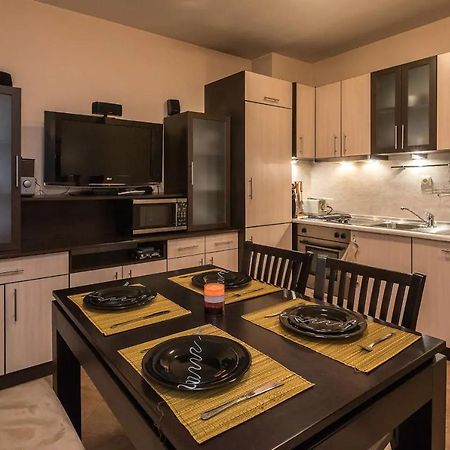 Charming, Fully-Furnished, 2-Bedroom Apartment Бансько Екстер'єр фото