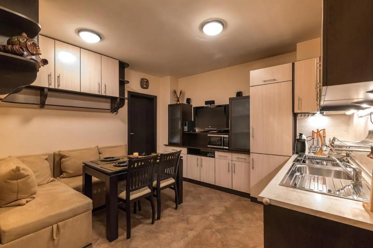 Charming, Fully-Furnished, 2-Bedroom Apartment Бансько Екстер'єр фото