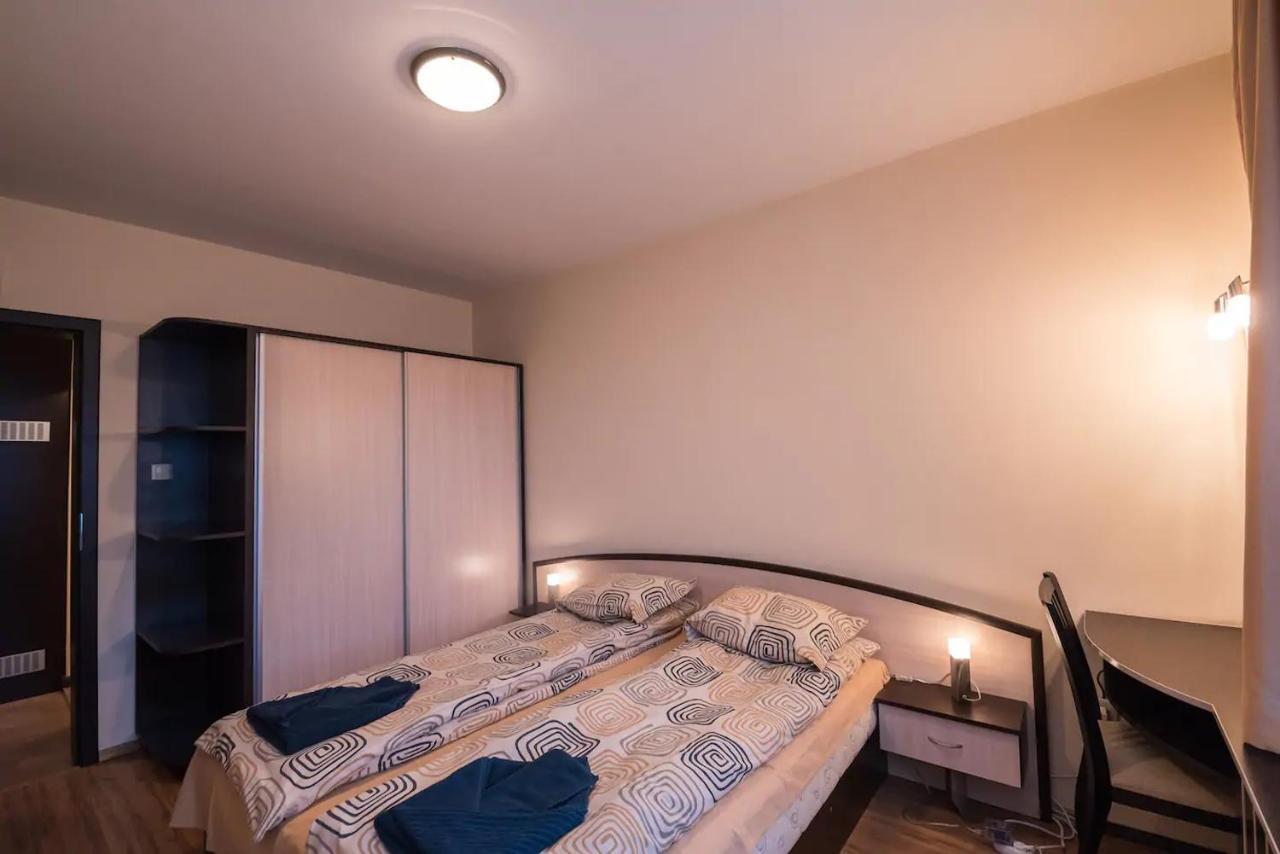 Charming, Fully-Furnished, 2-Bedroom Apartment Бансько Екстер'єр фото