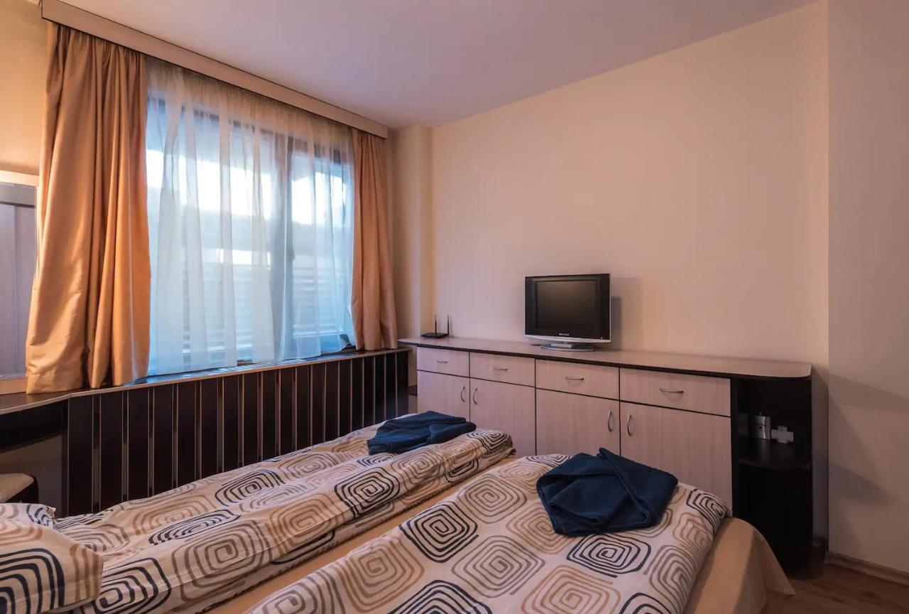 Charming, Fully-Furnished, 2-Bedroom Apartment Бансько Екстер'єр фото