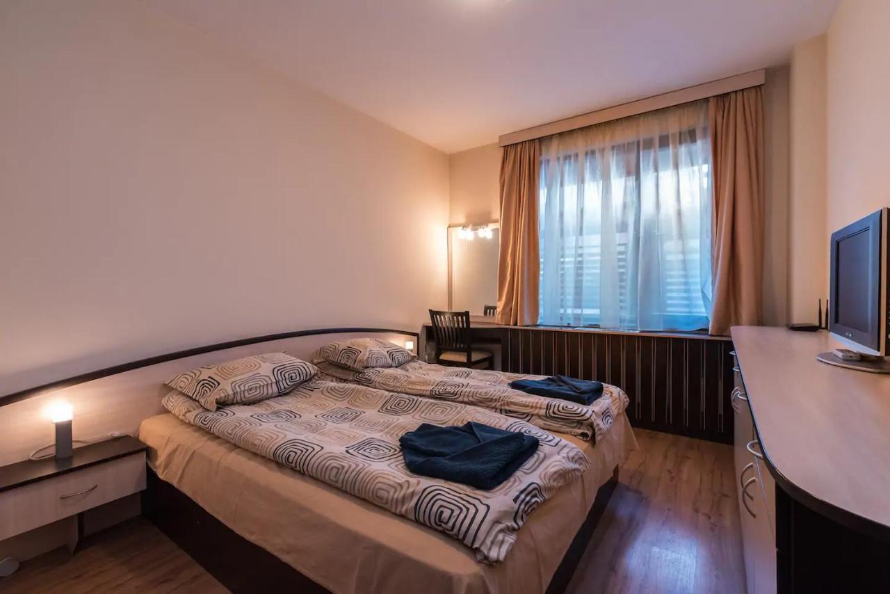 Charming, Fully-Furnished, 2-Bedroom Apartment Бансько Екстер'єр фото