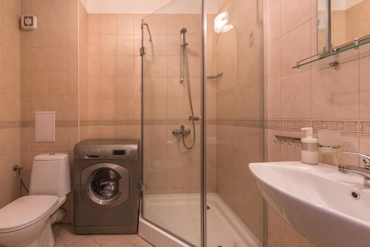 Charming, Fully-Furnished, 2-Bedroom Apartment Бансько Екстер'єр фото