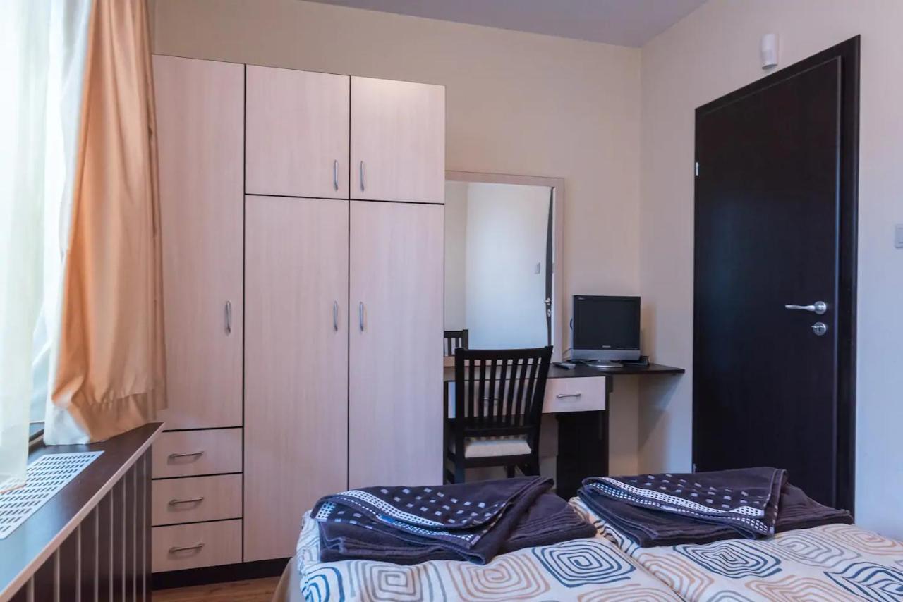 Charming, Fully-Furnished, 2-Bedroom Apartment Бансько Екстер'єр фото